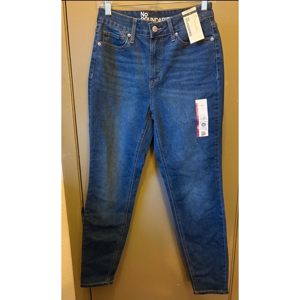 NWT No Boundaries High Rise Skinny Jeans Blue Denim SIZE 6